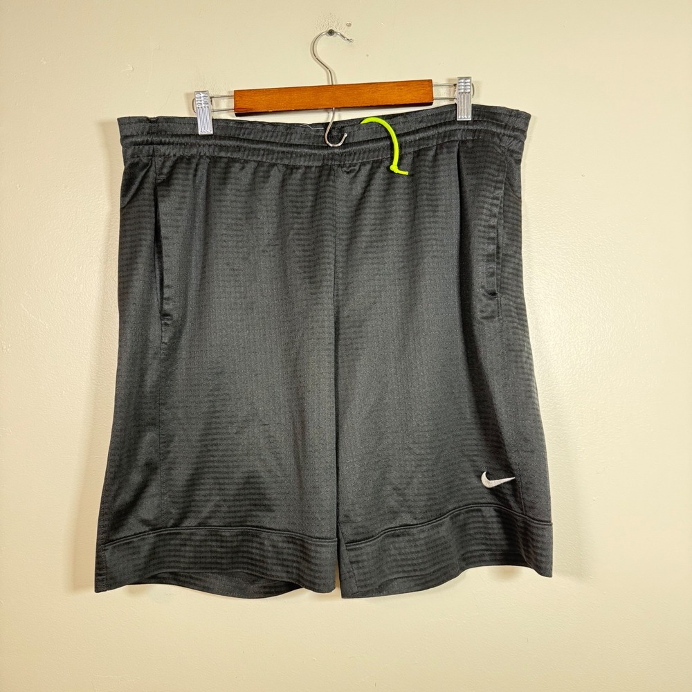 Nike Basketball Textured Stripe Athletic Shorts Size Medium Black